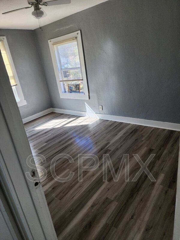 Photo - 2652 Lawrence St