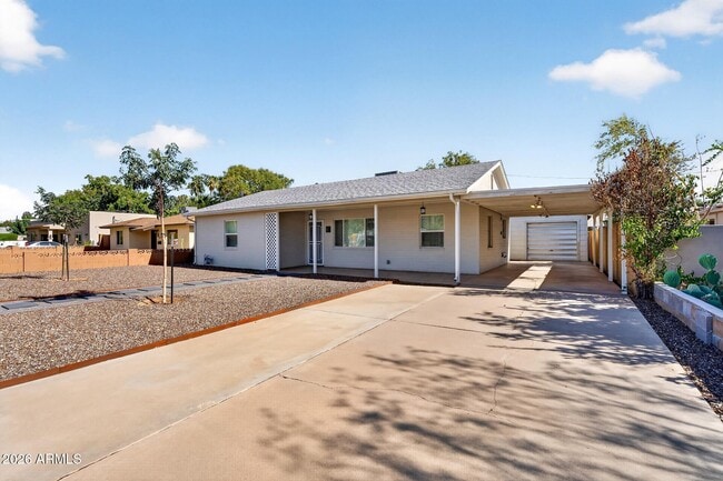 1007 E Citrus Wy