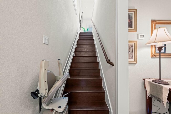 Photo - 1201 Highknoll Ln