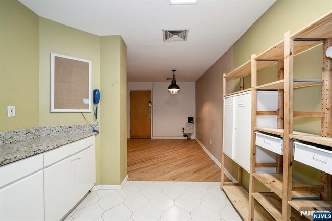 Photo - 364 Palisade Ave Unidad 4C