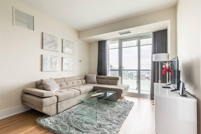 Photo - 299 Front St W Unit ID1037077P