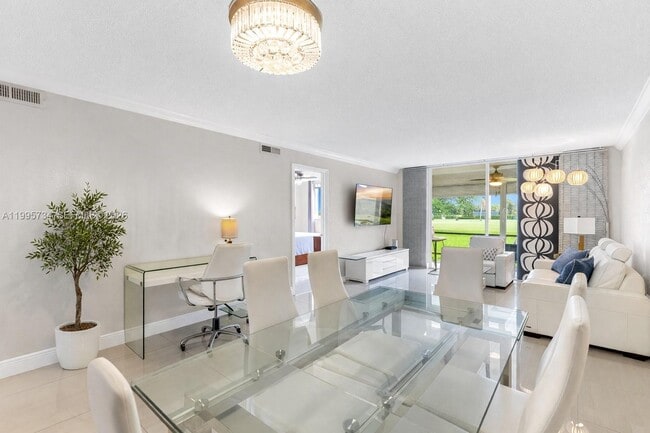 Photo - 9200 N Hollybrook Lake Dr Unidad 102