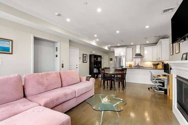 Photo - 205 W 8th St Unit 5A
