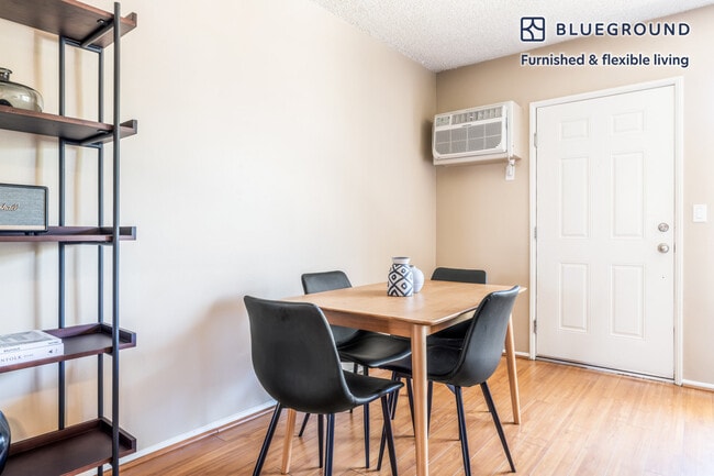 Photo - 14355 Huston St Unidad FL2-ID461