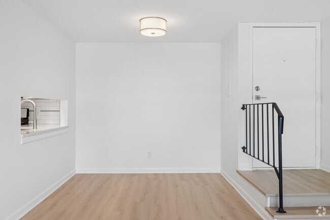 2BR, 1.5BA - 915SF - Dining Room