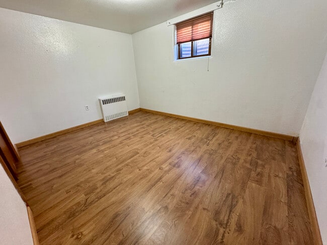 302 W 7th St