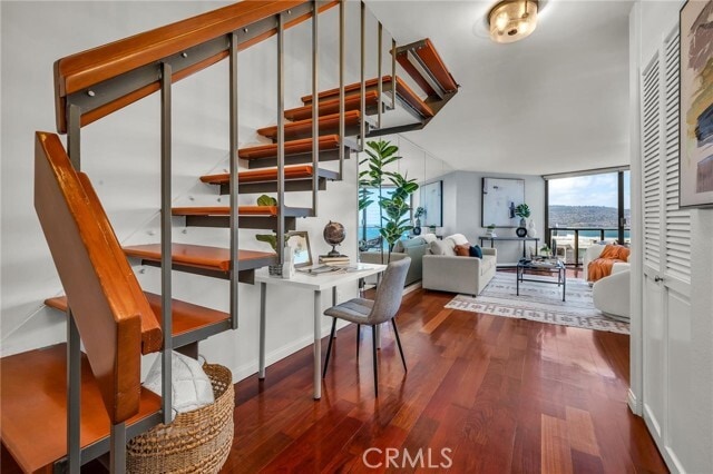 Photo - 531 Esplanade Unit 714