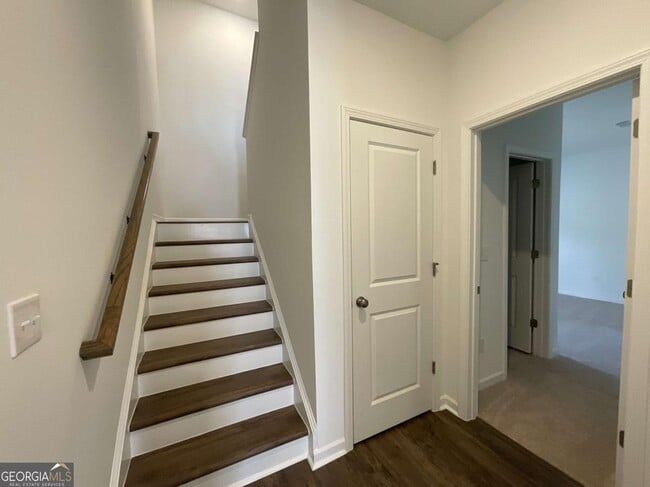 Photo - 5716 Plaza Dr SE