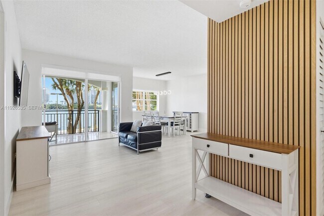 Photo - 3255 NE 184th St Unidad 12210