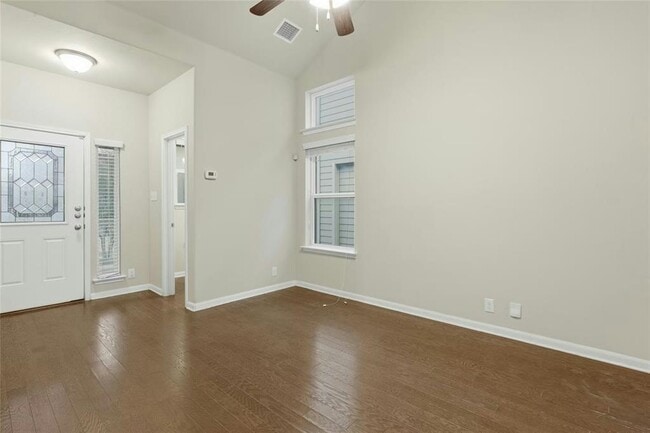 Photo - 930 Alamo Plaza Dr