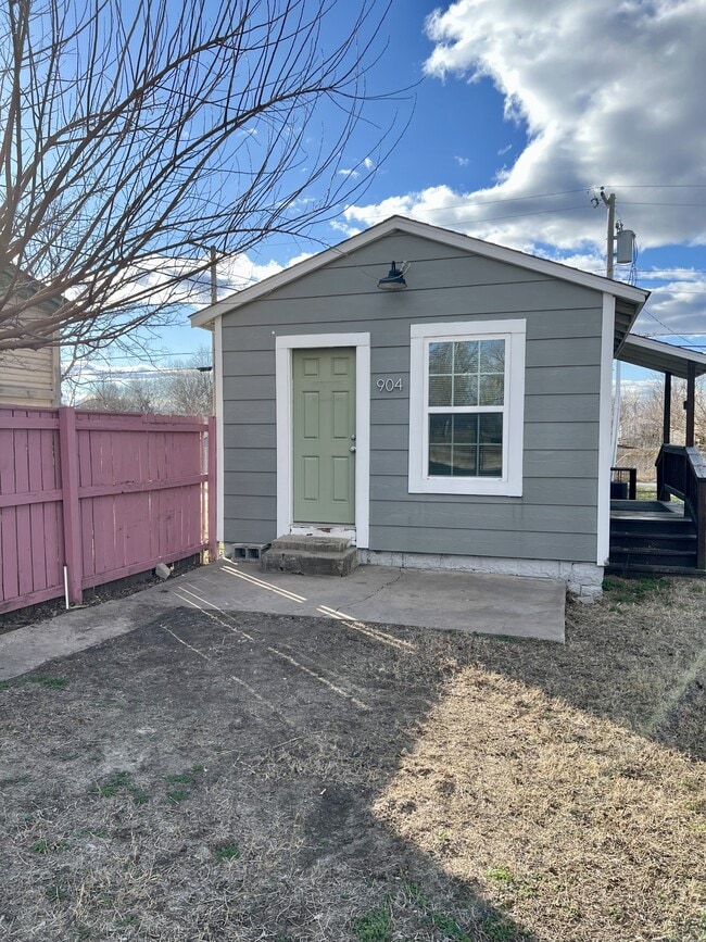 Photo - 904 N Peoria Ave