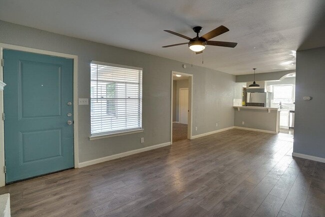 Photo - 304 John N Garner Cir