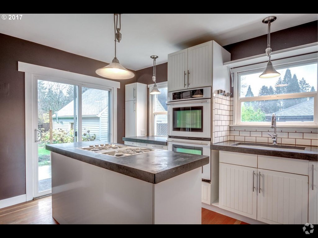 Building Photo - 4709 NE 15th Ave Rental