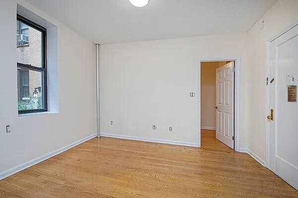 Building Photo - 305 W 45th St Rental