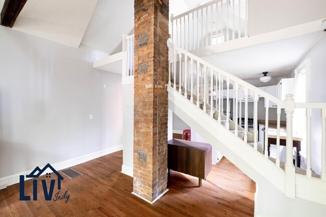 Photo - 1121 E 9th St