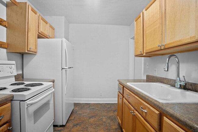 Photo - Renovated 2BR/1BA Condo close to shopping and the hospital