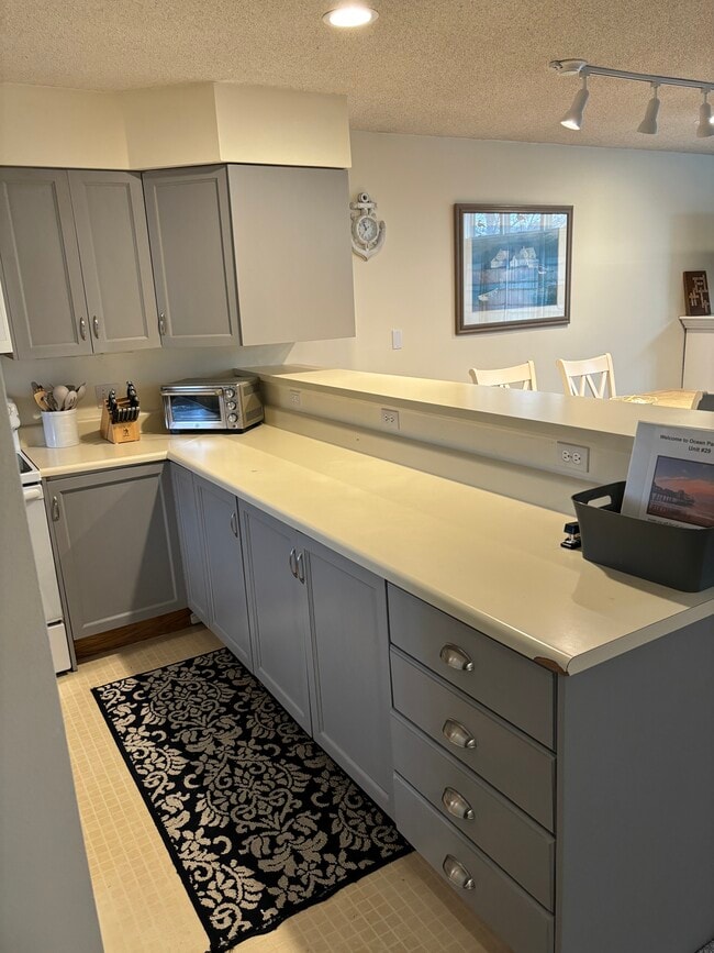 Photo - 146 W Grand Ave