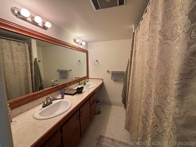 Photo - 105 E Wellington Dr Unit 105