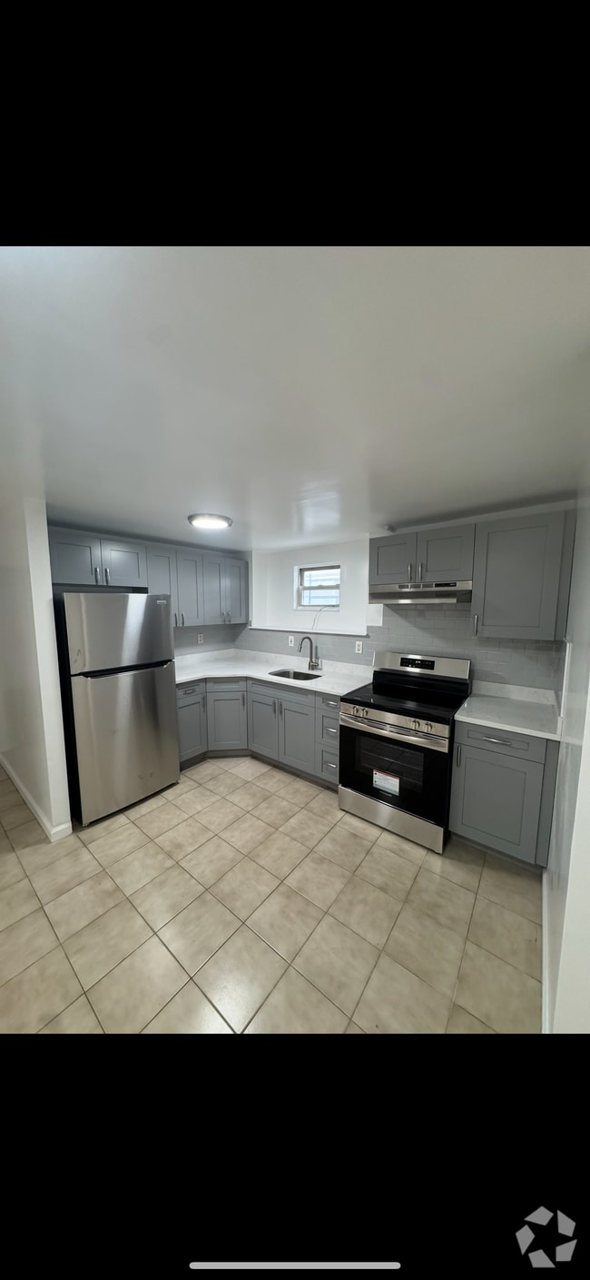 Building Photo - 155 Lake Ave Unit Basement apartment