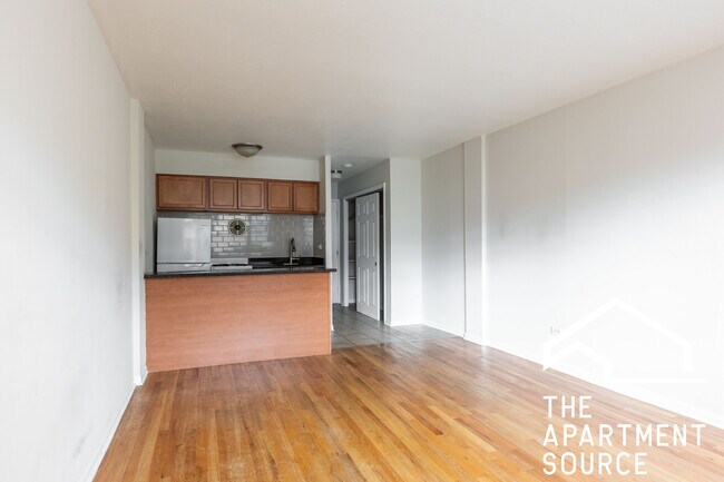 Photo - 5847 N Winthrop Ave Unidad 403