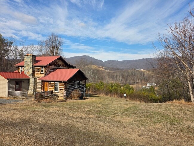 Photo - Cozy 3BR/2BA Cabin with Stunning Mountain Views