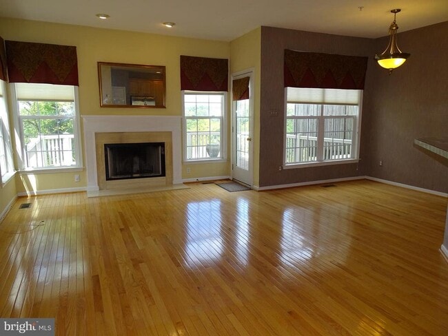 Photo - 213 Silverbell Ct