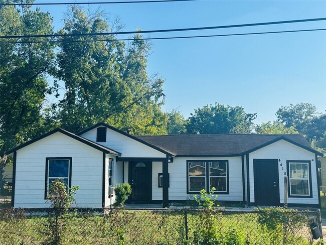 Photo - 4410 Galesburg St