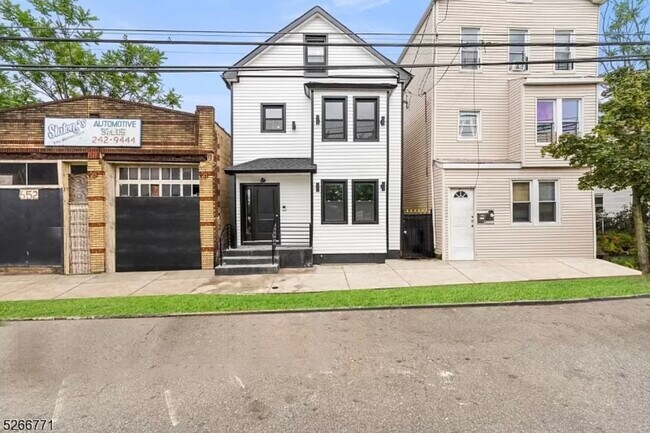 Photo - 654 S 12th St Unidad 2nd Floor