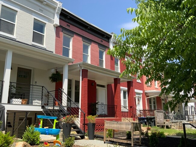 Photo - 230 R St NE Townhome