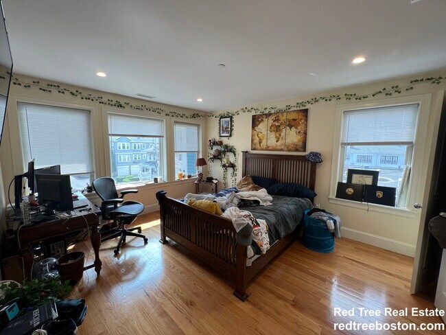 Photo - 122 Tremont St