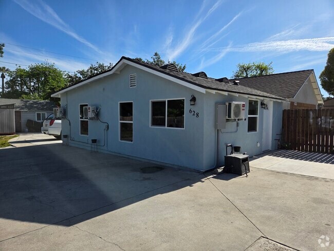 Building Photo - 628 E Kingsley Ave Rental