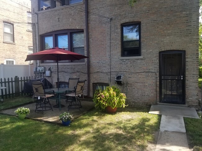 Patio interior - 12954 Maple Ave Unidad 2