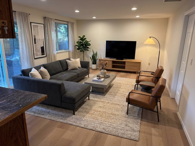 Photo - 5607 Lakeland Hills Way SE