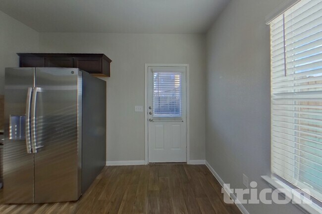 15012 Custis Ln