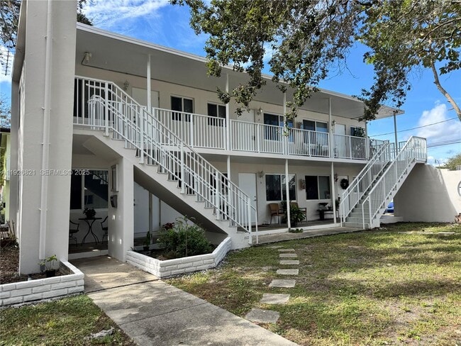 Building Photo - 261 Hibiscus Dr Unit 5