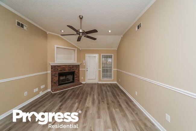 Photo - 5689 Riverhead Ave