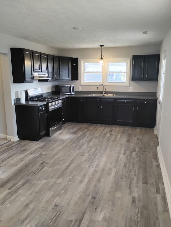 Photo - 4 Bedroom 1 Bath