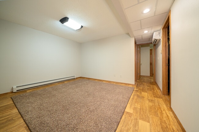 Sala de estar - 617 N Cedar St Unidad Upstairs