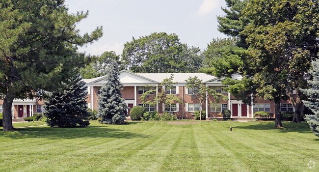 Photo - Summit Manor