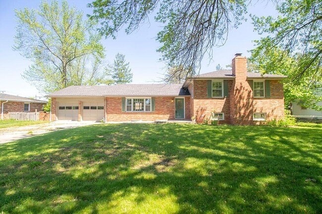 Building Photo - 2207 Bushnell Dr