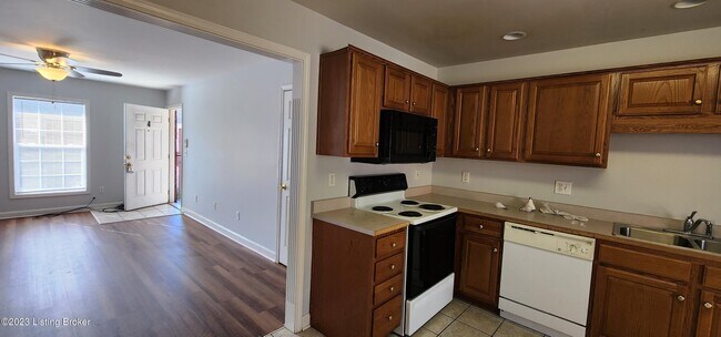 Photo - 8608 Standing Oak Dr Unit 1