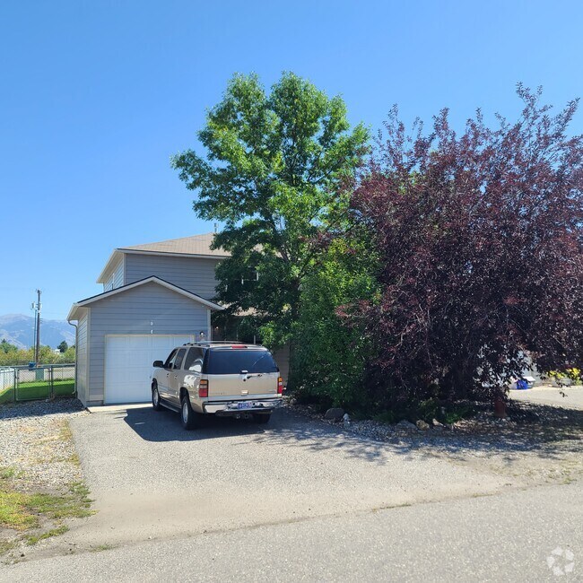 Building Photo - 214 Quinella St Rental