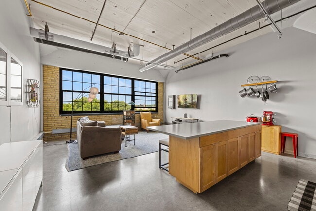 Building Photo - 730 Stinson Blvd Unit 418