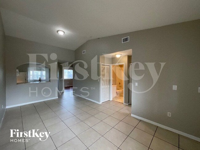 Photo - 925 NE 34th Ave