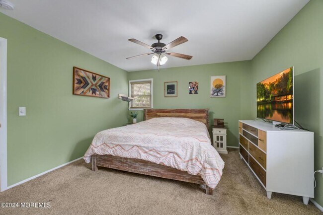 Photo - 611 W Commodore Blvd House