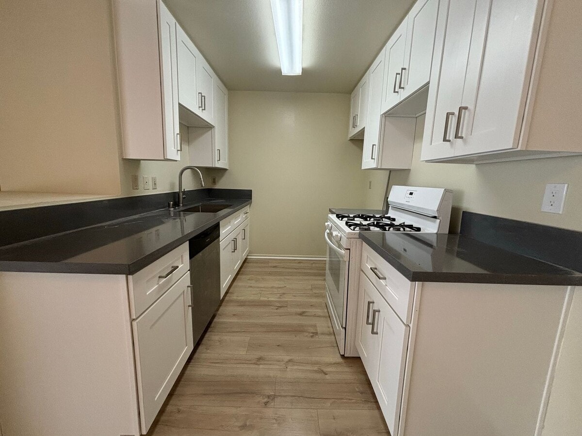 Photo - Commerce, 10241