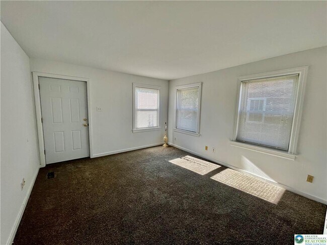 Photo - 103 W Grant St