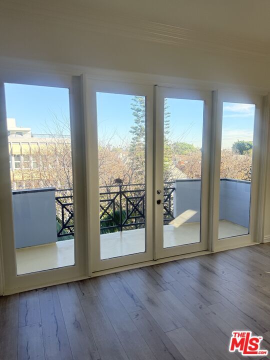 Photo - 345 S Reeves Dr Unidad 301