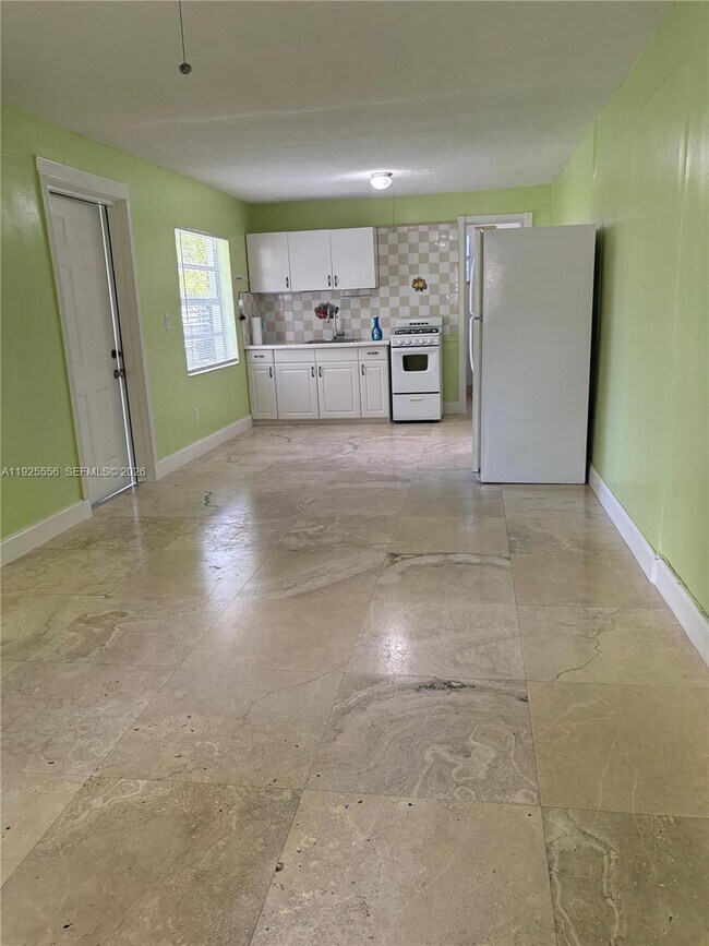 Building Photo - 13330 SW 79th St Unit 1