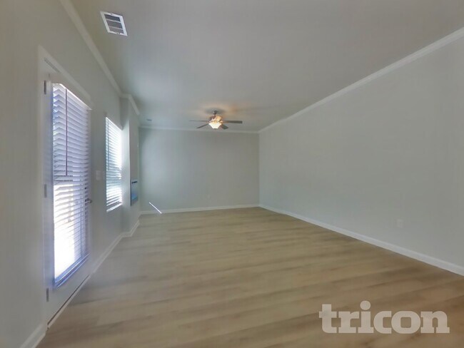 Photo - 831 Bryson Lake Cir